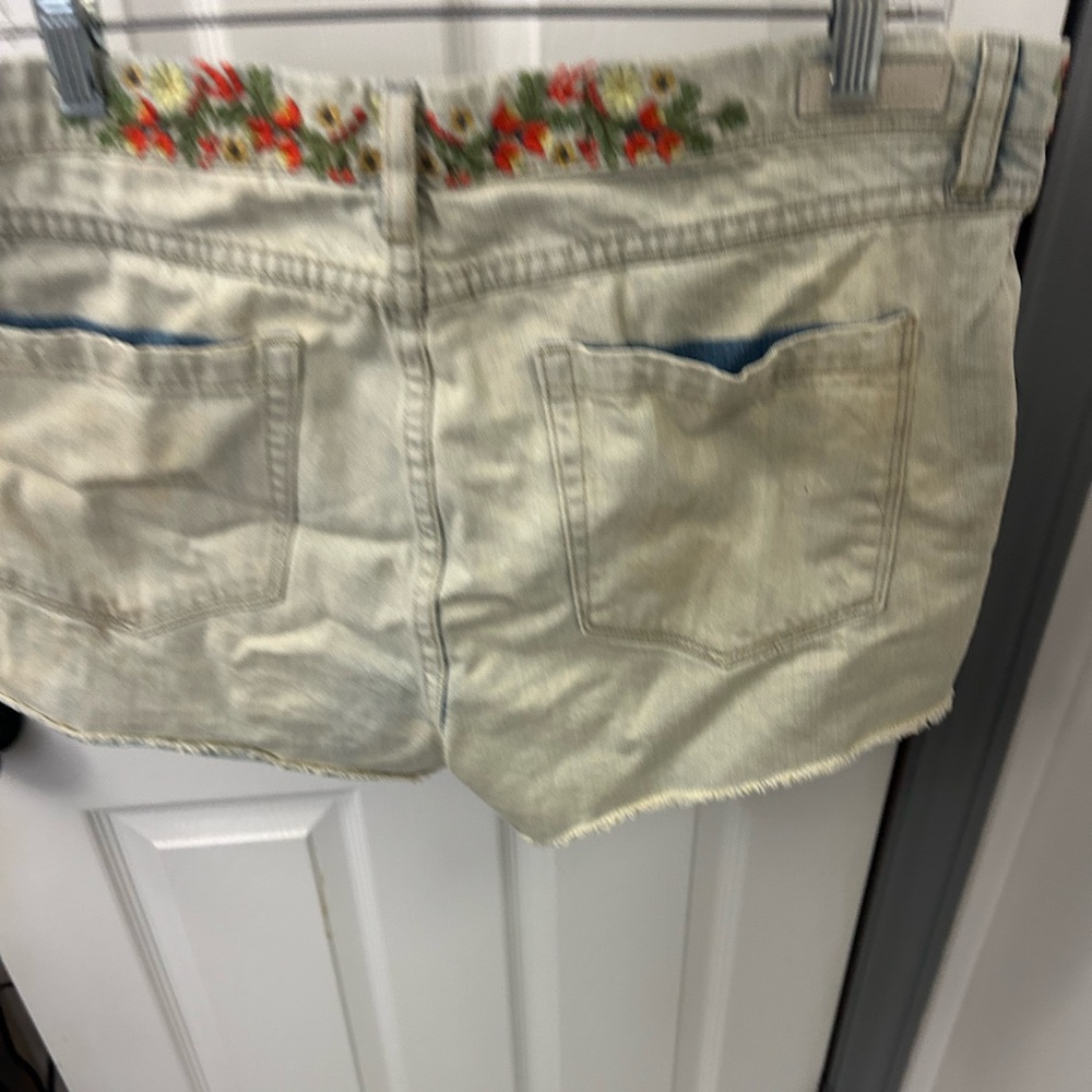 Blank NYC Light Wash Denim Jean Shorts with Multicolor Floral Embroidery - Picture 10 of 15